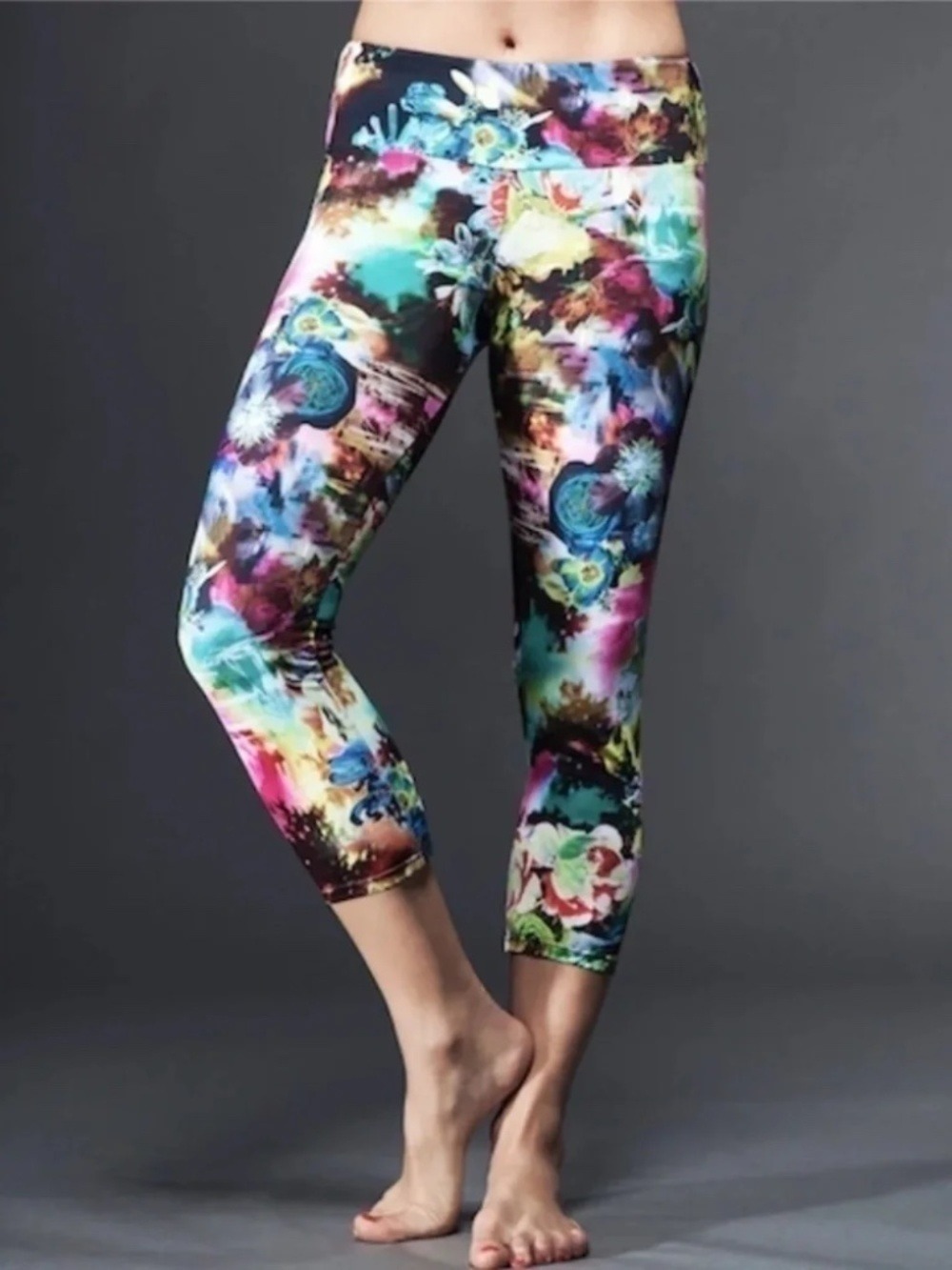 Onzie Delic Colorful Floral Printed Capri Leggings Size Small / Medium